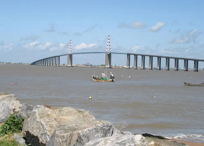 Face à La Avec Terrasse Privative, Confort Moderne, Wi-fi Gratuit à Saint-nazaire - Fr-1-306-1260 *